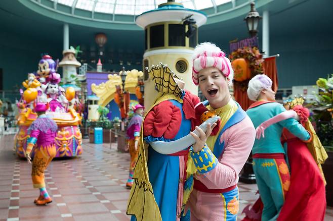 ‘머리 없어도 괜찮아’ 살벌달콤한 롯데월드 할로윈 퍼레이드