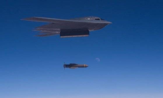 B-2 폭격기가 'GBU-57'을 투하하는 장면. 2017년 10월 중순 미국 미주리주 화이트맨 공군기지에선 3대의 B-2를 주축으로 한 모의 야간 폭격 훈련이 실시됐고, 이 과정에서 '북한 지도부'가 언급되는 무선통신이 포착됐다. [화이트맨공군기지 제509폭격단 홍보 영상 캡쳐=연합뉴스]