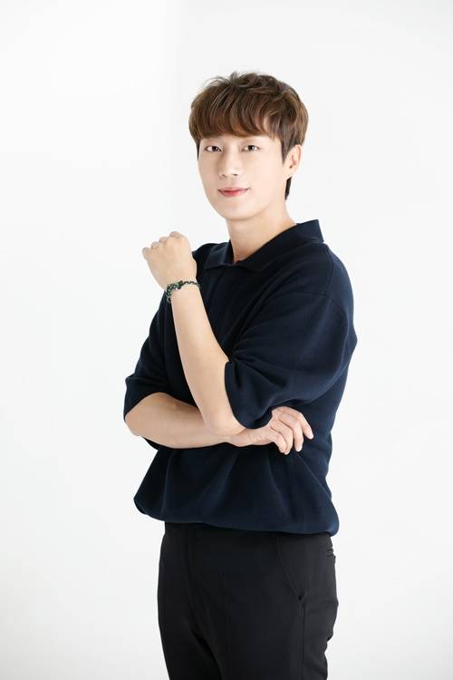 윤두준 사진=어라운드어스