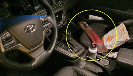 차 유리창을 뚫고 들어온 판스프링 / 출처: 보배드림