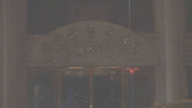 중국 단둥 시내 문 닫은 북한 식당. 문을 연 북한 식당에서도 '코로나19 때문에 물건이 오지 않는다'며 북한산 대동강맥주를 팔지 않았다.