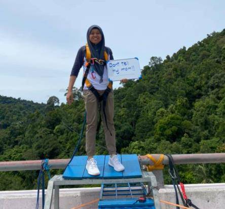 로프 스윙 사고를 당하기 전 시티 할리자 압드 라힘(33) [페이스북 Obe Mikel·재판매 및 DB 금지]