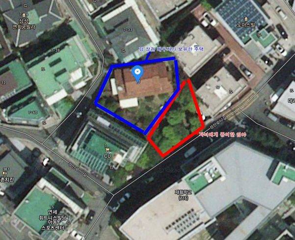 강경화 외교부 장관의 남편인 이일병 전 연세대 교수가 보유한 연희동 주택(파란색 부분)과 이 전 교수가 자녀 3명에게 3분할 증여한 임야(빨간색 부분)의 항공 사진. /조선일보DB