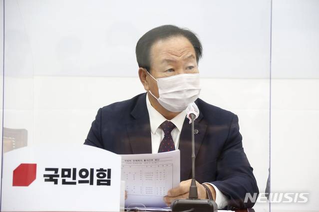 [서울=뉴시스]김명원 기자 =  '북한의 우리 국민 사살·화형 만행 진상조사TF' 팀장을 맡은 한기호 의원이 26일 서울 여의도 국회에서 열린 국민의힘 '북한의 우리 국민 사살·화형 만행 진상조사TF' 제1차회의에서 참석해 발언하고 있다. (사진=국민의힘 제공) 2020.09.26.photo@newsis.com