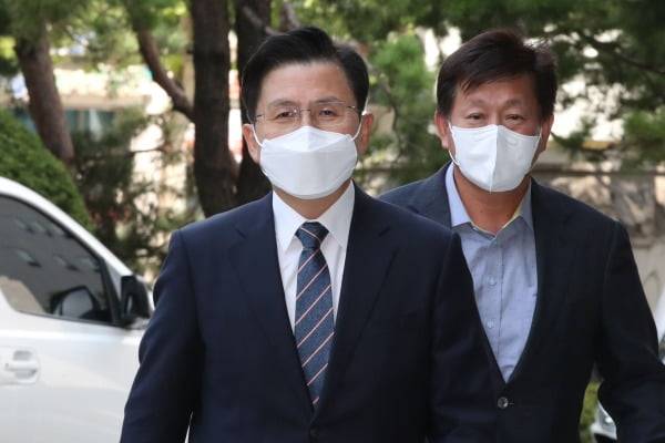 20대 국회 패스트트랙(신속처리안건) 충돌 사태로 기소된 황교안 전 자유한국당(현 국민의힘) 대표가 21일 오후 서울 양천구 서울남부지방법원에서 열린 공판에 출석하고 있다. 사진=뉴스1