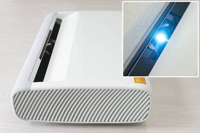 램프 수명은 약 2만 시간으로, 2시간짜리 영화 1만 편을 볼 수 있을 정도다. 출처=IT동아