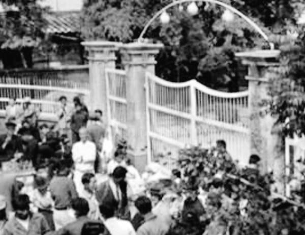 일제강점기 조성된 탑골공원 정문이 1960년 당시 유지되고 있는 모습. 김해경 교수 제공