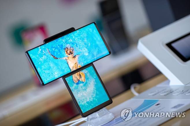 LG전자 하반기 전략 스마트폰 'LG 윙' [연합뉴스 자료사진]