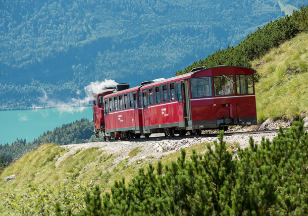 샤프베르크산을 오르는 산악열차. 오스트리아관광청 제공
