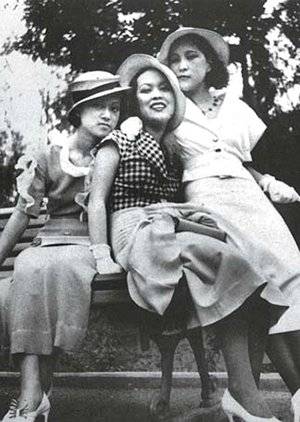 일본의 대륙 침략에는 기녀(妓女)들도 한몫했다. 중일전쟁 시절 중국의 공원에는 놀러 나온 기녀들의 모습을 흔히 볼 수 있었다. [사진 김명호]