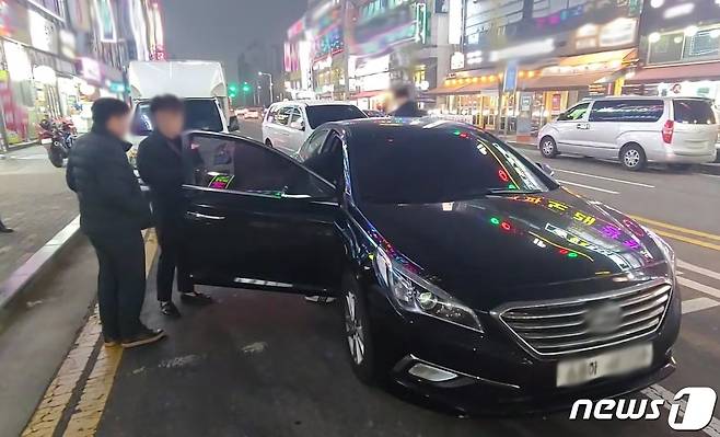 (경기=뉴스1) 진현권 기자 = 경기도 공정특별사법경찰단은 렌터카를 이용해 돈을 받고 승객을 태우는 불법 여객행위인 일명 ‘콜뛰기’ 행위에 대한 집중 수사에 나선다.(경기도 제공) /© 뉴스1