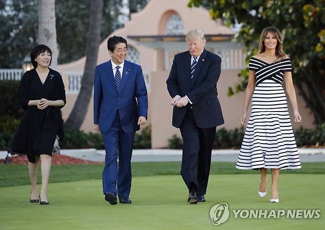 2018년 마러라고 리조트를 방문한 아베 신조 전 일본 총리 [AP=연합뉴스 자료사진]