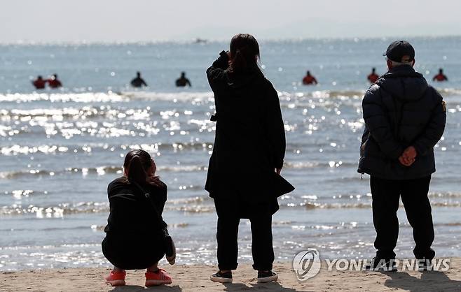 제발 돌아오길 [연합뉴스 자료사진]