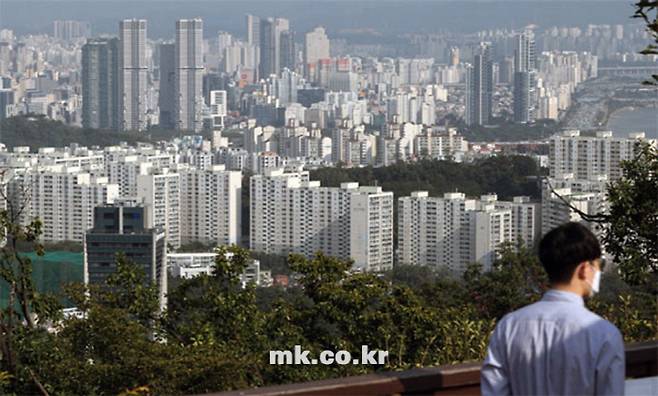 서울 남산에서 바라본 중구와 성동구의 아파트 단지들 [사진 = 매경DB]