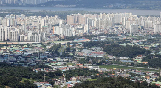 수도권 전셋값 급등지역인 경기도 하남시와 용인시에서도 전세대란이 관측되면서 단기간 전셋값이 급등하는 사례가 나오고 있다. 사진은 하남 교산지구를 포함한 하남시 일대 전경.



<연합뉴스>
