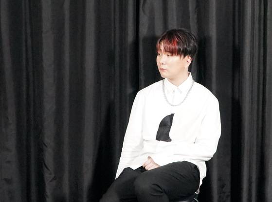 Singer-songwriter Yoon Hyun-sang sits down for an interview with the Korea JoongAng Daily. [BYUN JU-YEON]