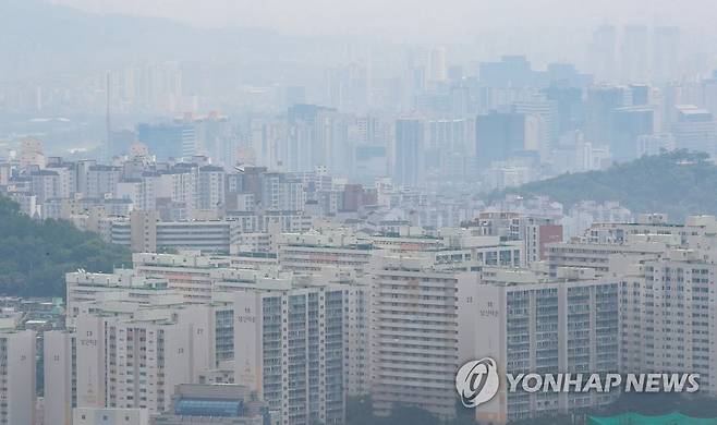 서울 남산에서 바라본 시내 아파트 단지 모습 [연합뉴스 자료사진]