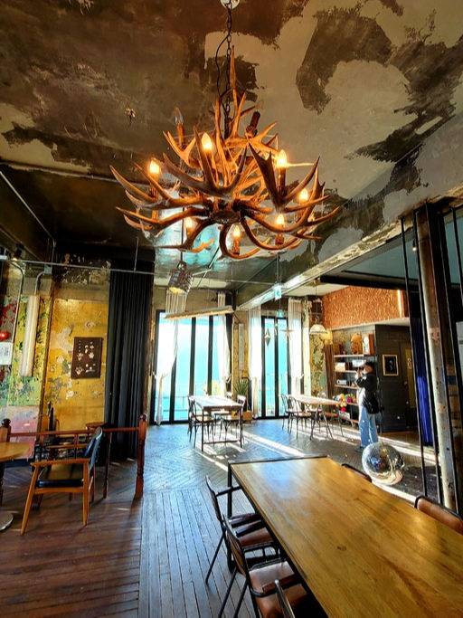 꽃자리다방 내부