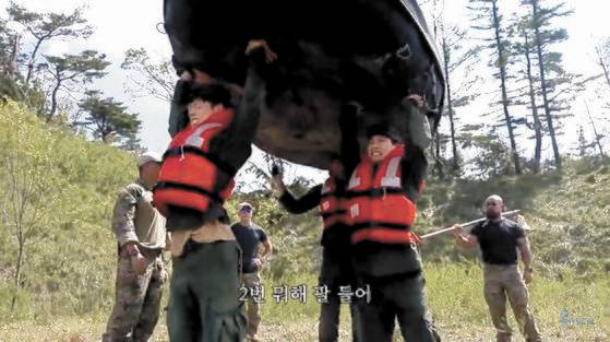 7월 첫 선을 보인 ‘가짜 사나이’는 군대를 다룬 기존의 예능프로그램과 달리 혹독한 훈련 과정과 교관과 훈련생의 관계를 가감없이 내보내 큰 호응을 얻었다. [유튜브 캡처]