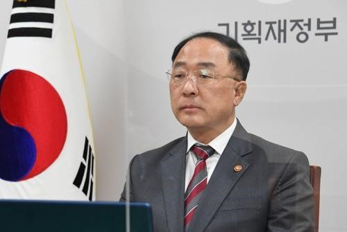 경기도 의왕의 본인 집 매매에 어려움을 겪고 있는 홍남기(사진) 경제부총리 겸 기획재정부 장관. <연합뉴스>