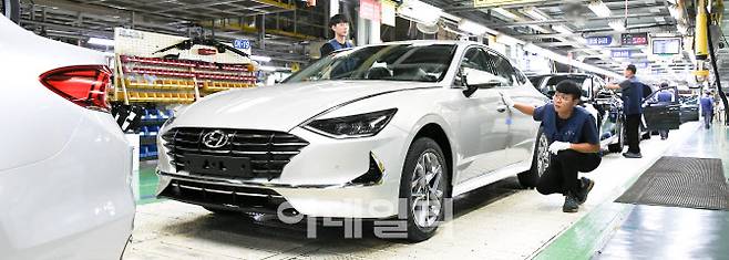 현대차 아산공장에서 쏘나타를 생산하고 있다.(사진=현대차)