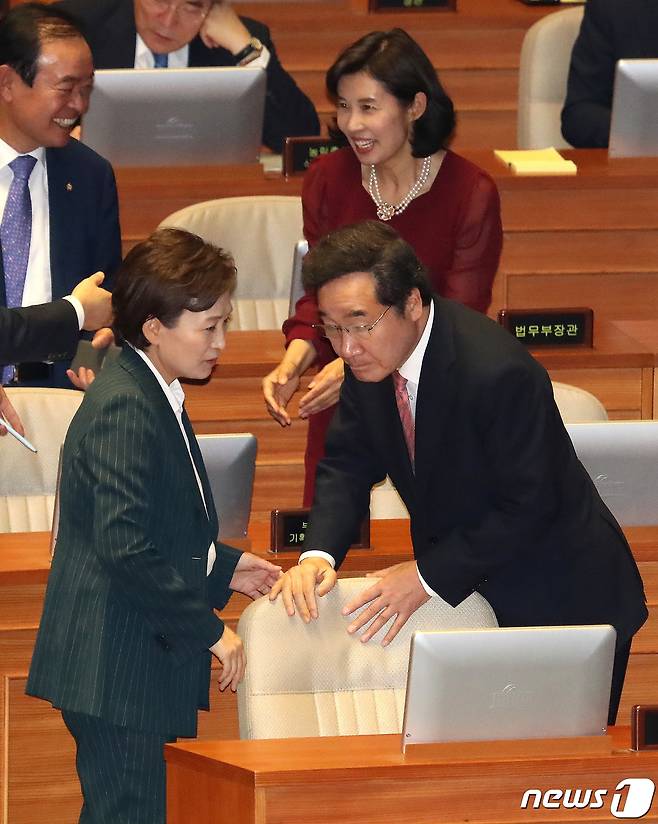 김현미 국토교통부 장관과 이낙연 더불어민주당 대표 /뉴스1 © News1 임세영 기자