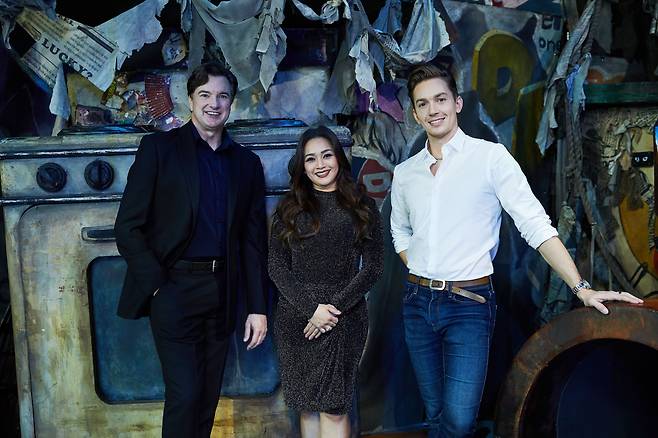 20일 첫 한국 언론 간담회를 가진 뮤지컬 '캣츠' 주연 배우 3인. 왼쪽부터 '올드 듀터러노미' 브래드 리틀, '그리자벨라' 조애나 암필, '럼 텀 터거' 댄 파트리지. /에스앤코