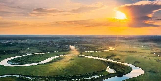 다르게 강을 인지하고 이해할 수는 없을까? 강도 분명히 자신의 고유한 삶을 살아가는 삶의 실체 아닐까? 게티이미지뱅크
