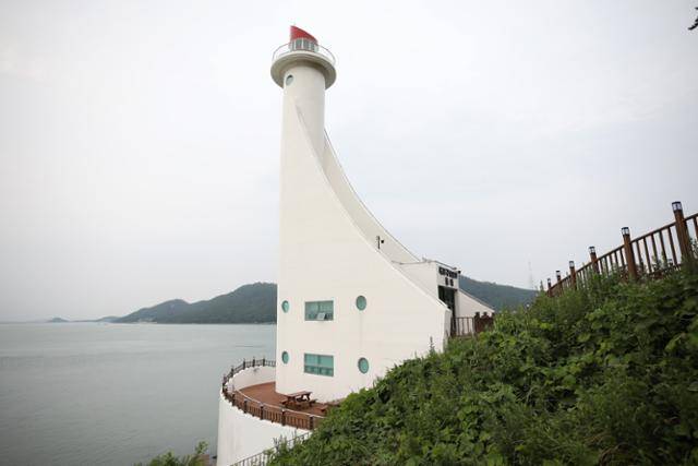 해남 화원면의 목포구등대. 목포항으로 드나드는 선박에 길을 안내하는 구실을 한다. ⓒ박준규