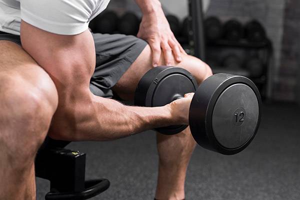 편심 운동을 하면 한쪽 팔만 운동해도 다른 쪽 팔까지 근육이 커진다는 연구 결과가 나왔다./사진=클립아트코리아