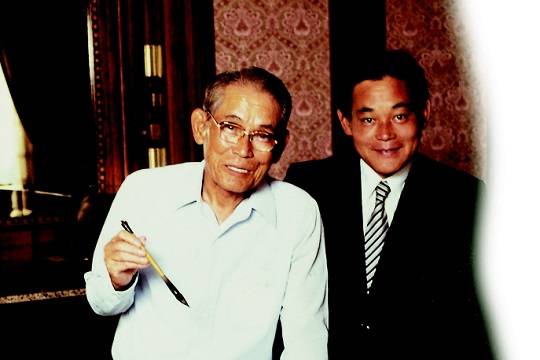 고 이병철 삼성그룹 창업주와 이건희 회장. 연합뉴스