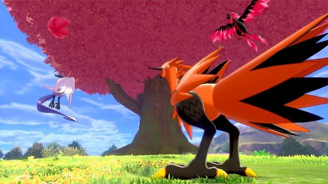 ▲ 가라르에서는 바뀐 모습의 전설의 새. (왼쪽부터) '프리저', '썬더', '파이어'.