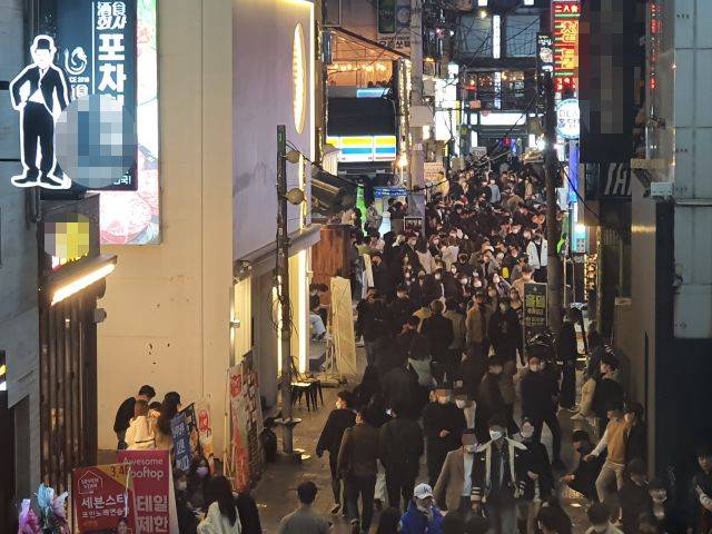 30일 부산 서면 젊음의 거리. 연합뉴스