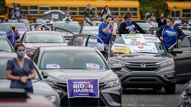 드라이브인 유세에 참가한 바이든 후보 지지자들 (사진=게티이미지코리아)