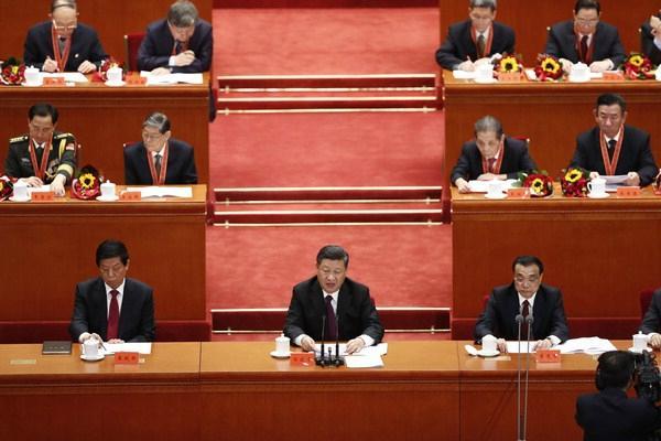 시진핑 중국 국가주석이 2018년 베이징 인민대회당에서 열린 '개혁개방 40주년 경축대회'에서 연설하고 있다. 베이징=EPA 연합뉴스