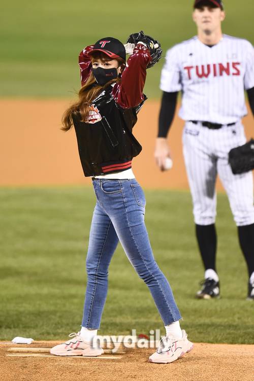 ▲ 에이핑크 윤보미 '제대로 던질 거야'