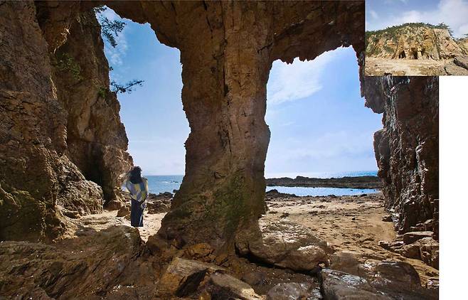 원시 동굴 사진을 찍을 수 있는 충남 태안 ‘파도리 해안경관’내 해식동(큰 사진)은 외진 곳에 있는 데다 드넓은 파식대를 지나가야 겨우 찾을 수 있었다.
