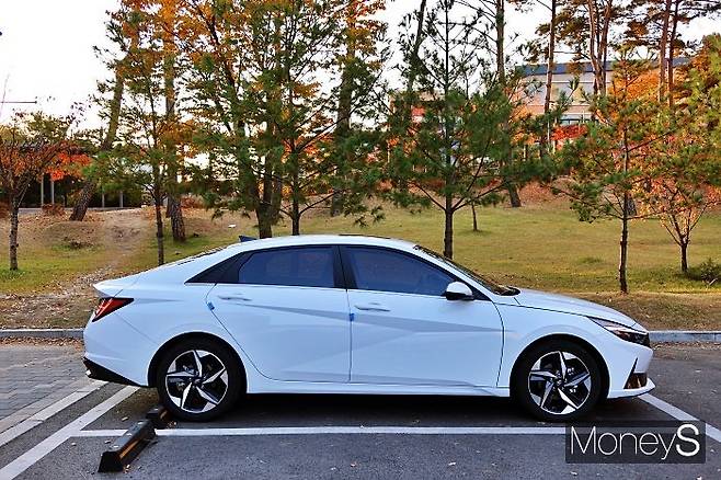 신형 아반떼 하이브리드의 디자인 테마는 '파라메트릭 다이내믹스'다. /사진=박찬규 기자