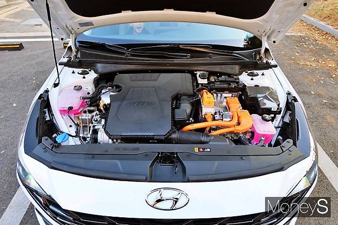 신형 아반떼 하이브리드는 합산 시스템출력 141마력, 합산 최대토크 27.0kg.m의 힘을 낸다. /사진=박찬규 기자