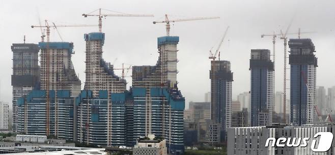 세종시 밀마루 전망대에서 바라본 아파트 숲. © News1 장수영 기자