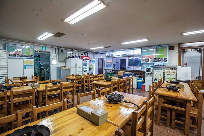 신흥부대고기 내부.