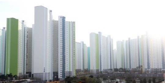 중·소 건설사들이 지방에서 분양하는 사업지들이 잇따라 완판에 실패하고 있다. 사진은 지방의 한 미분양 단지 전경. 이 단지는 미분양 발생 이후 꾸준히 할인분양을 진행 중이다. <연합뉴스>