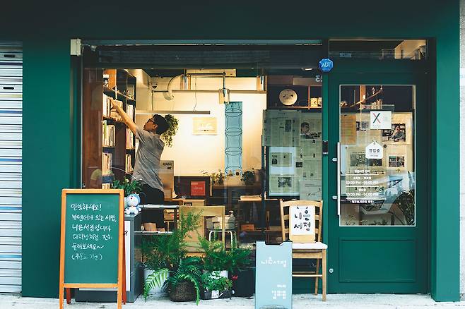 ⓒ출판사 클 제공인문·사회과학· 예술 전문서점인 니은서점. ‘지속 가능한 적자’가 목표다.