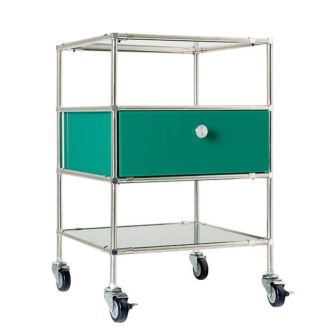 수납이 가능한 서랍과 이동이 용이한 바퀴를 추가한 선반 15만원부터.