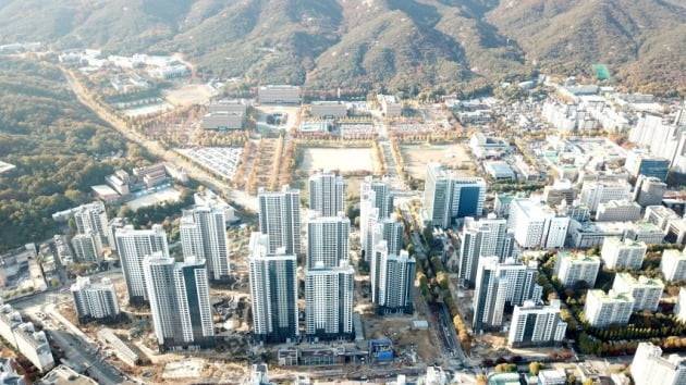 내년 1월 준공을 앞두고 있는 '과천 위버필드'(2128가구) 공사 현장. (자료 SK건설)