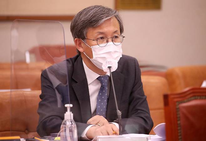 국회 법제사법위원회 국정감사에 출석한 한동수 대검 감찰본부장이 질의에 답변하고 있다. 연합뉴스