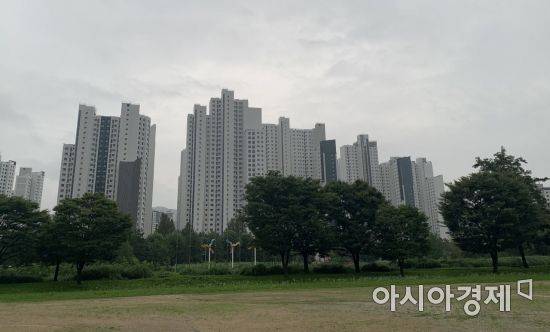 경기 과천시 '과천위버필드' 전경. 내년 1월 입주 예정인 2128가구 규모 대단지 아파트다. (사진=이춘희 기자)