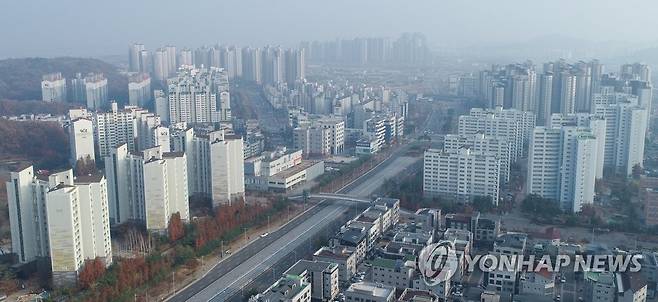 서울 전세난에 비규제지역 아파트값 들썩…경기도 김포 아파트 단지 [연합뉴스 자료사진]