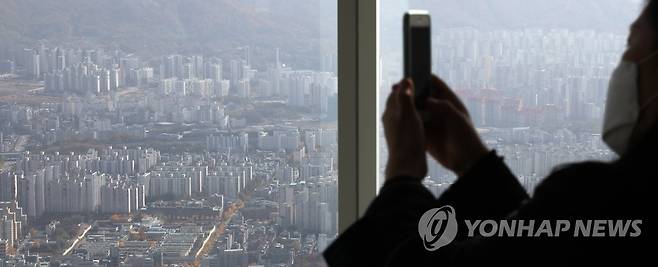 송파구 롯데월드타워 서울스카이에서 바라본 서울 아파트 단지 [연합뉴스 자료사진]