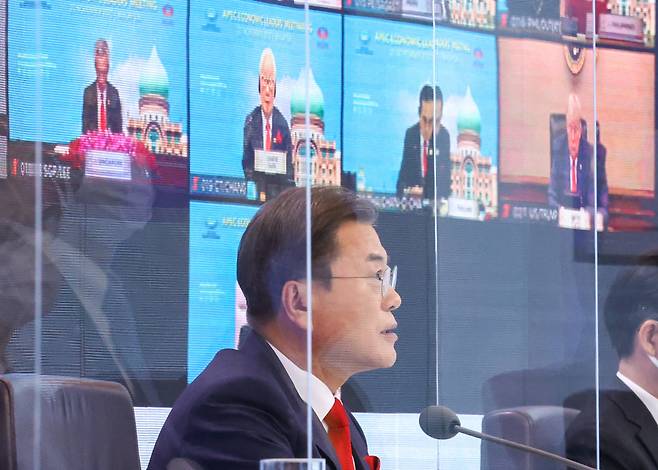 문재인 대통령이 20일 오후 청와대에서 열린 아시아태평양경제협력체(APEC) 정상회의에서 발언하고 있다. 연합뉴스